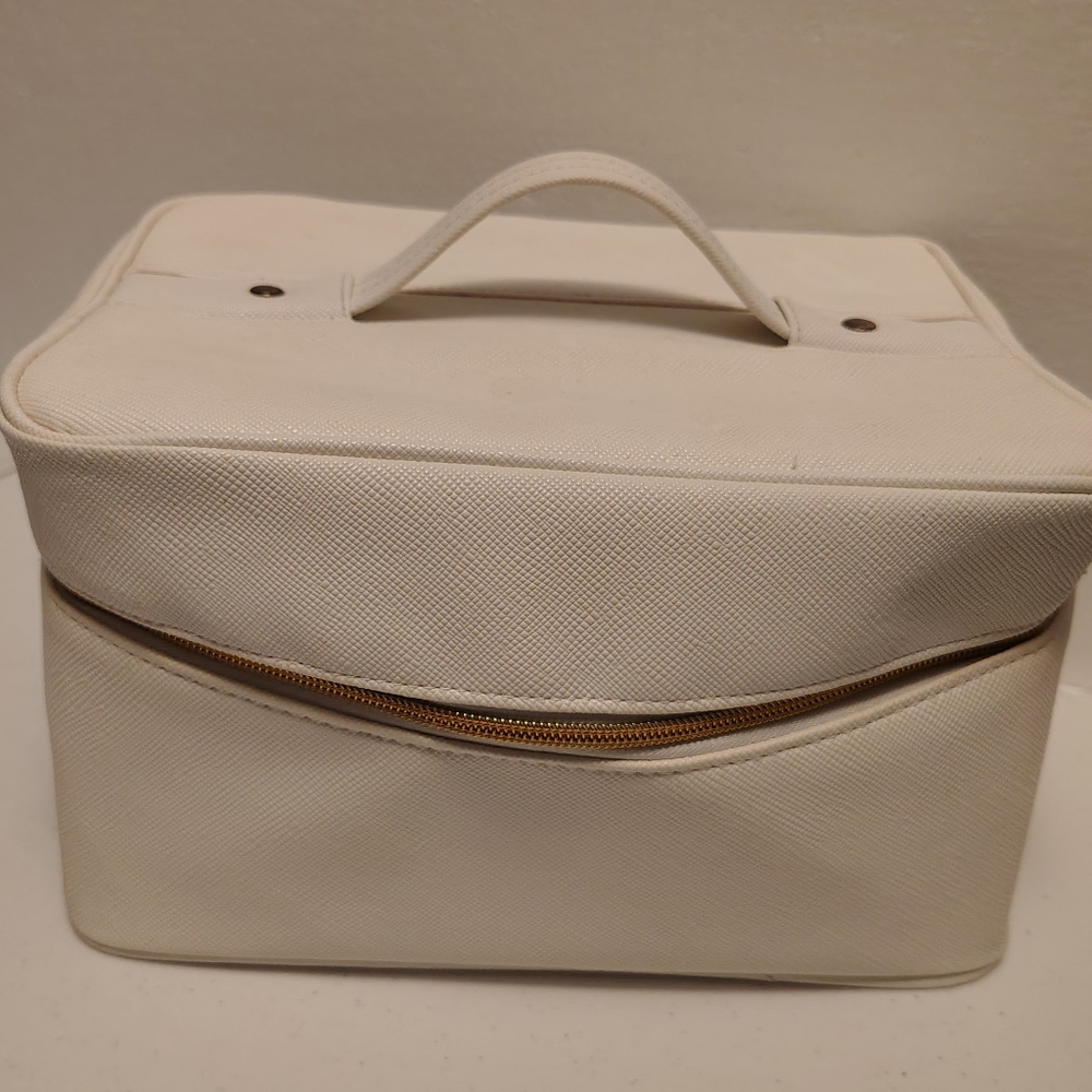 White Travel Makeup Case with Removable Black Tray